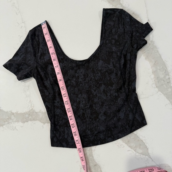 Lululemon Align T-Shirt Hideaway Camo Deep Coal Multi Womens 6 Gray Cropped Yoga - Picture 11 of 11